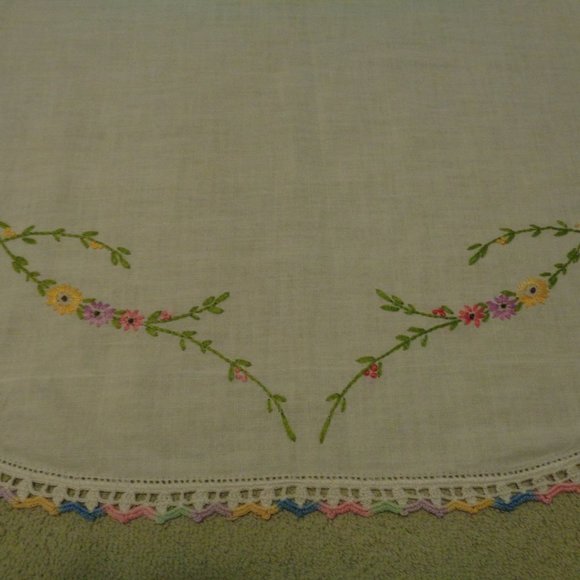 VINTAGE TABLE OR VANITY HAND COLORS EMBROIDERED LONG RUNNER - Picture 3 of 5